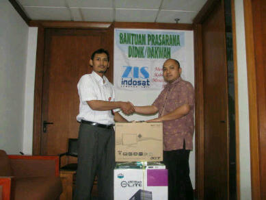 Pemberian Bantuan ZIS Indosat untuk Dakwatuna.com