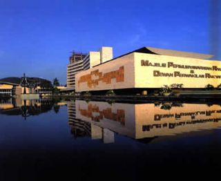 Gedung MPR/DPR Senayan, Jakarta. (Wikipedia)