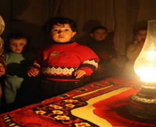 Ilustrasi - Anak-anak Palestina dalam gelap tanpa listrik. (knrp)