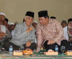 Gubernur Jawa Barat Ahmad Heryawan yang hendak mencalonkan pada Pilgub Jabar 2013 mendatang mendapatkan dukungan penuh dari ulama dan ribuan santri se-Kabupaten Ciamis. (inilah.com/Andriansyah)