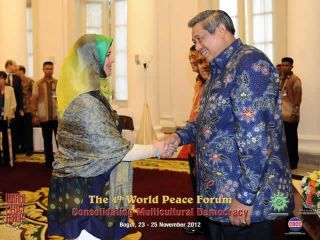 Pakar Perbandingan Agama Maroko, Prof Dr. Mariam Ait Ahmed dan Presiden Republik Indonesia saat menghadiri "The 4th World Peace Forum" di Bogor, Indonesia, 23-25 November 2012. (ist)