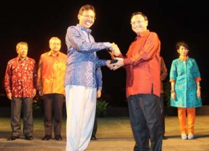 Gubernur Sumbar Menerima Award