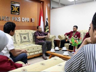 Audiensi Pimpinan Dewan Pimpinan Pusat Ikatan Mahasiswa Muhammadiyah (DPP IMM) dengan Fraksi PKS DPR RI yang dipimpin Hidayat Nur Wahid di DPR, Rabu (20/2). (ist)