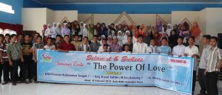 Seminar Cinta “The Power of Love” yang diselenggarakan oleh School Training Team (STT) Kalimantan Tengah, Ahad, 10 Februari 2013. (Abdul Aziz)
