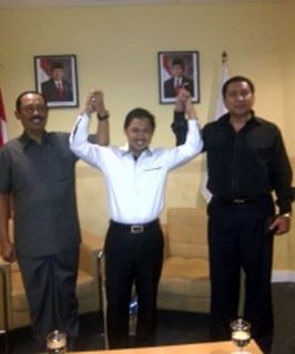 Presiden PKS Anis Matta mengaku optimis pasangan Hadi Prabowo-Don Murdoko, di kantor DPP PKS, Jakarta, Kamis (14/3/2013). (RMOL)