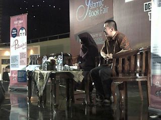 Felix Siauw dalam sebuah acara bedah buku di Islamic Book Fair 2013, Istora Gelora Bung Karno, Senayan Jakarta, Sabtu (9/3/2013). (mahdi)