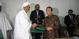 Menteri Pertanian RI Suswono dan Menteri Pertanian dan Irigasi Sudan Al Muta'afi menandatangani naskah kerjasama bidang pertanian dan peternakan, Senin (22/4) di Khartoum, Sudan