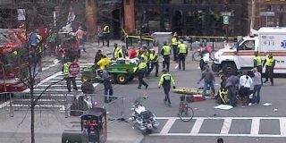 Dua ledakan mengguncang lokasi garis finish Boston Marathon, di Amerika Serikat, Senin (15/4/2013) siang waktu setempat. (CNN/Matt Frucci/KCM)