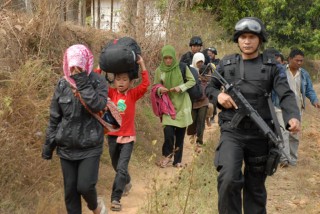 Evakuasi pengungsi syiah Sampang