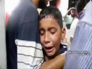 Banyak korban yang berjatuhan pada peristiwa pembantaian di Rab'ahm Mesir, Rabu lalu (14/8/2013), termasuk kaum ibu. Seorang anak menangis melihat ibunya bersimbah darah, sambil berteriak, "bangun mama... bangun mama..."