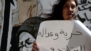 Aktivis memprotes penangkapan perempuan (lustrasi/inet)