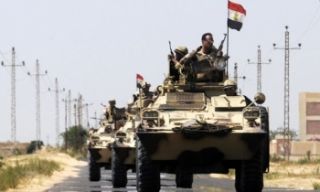 Iringan tank militer Mesir di dataran Sinai (inet)