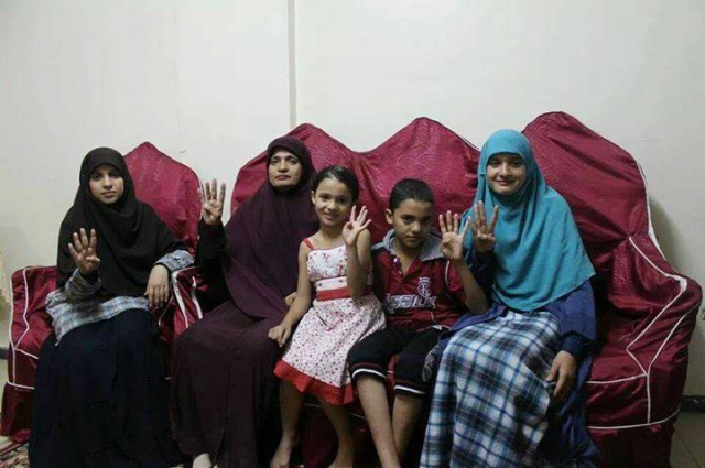 Keluarga yang sempat ditangkap dan ditahan kepolisian di Kairo (egyptwindow)