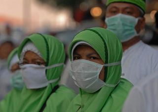 Masker, salah satu perlengkapan sebagai antisipasi cuaca panas di tanah suci. FOTO ANTARA/Maha Eka Swasta/mes/ 09.