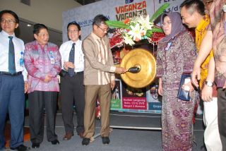 Gubernur Irwan Prayitno membuka secara resmi acara Pembukaan Ekpo iB Vaganza di Padang