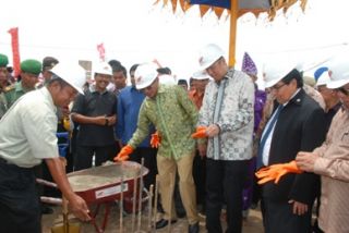 Gubernur Irwan Prayitno Meresmikan Pengeboran Pembangunan BP2IP Tiram (foto: Humas Sumbar)