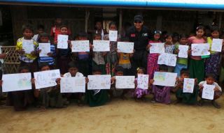 Anak-anak pengungsi Rohingya setelah lomba menggambar (foto: act)