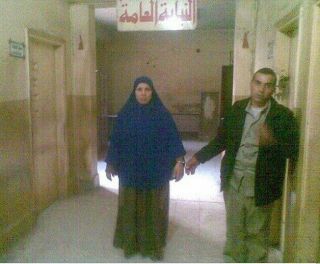 Huda Gindi, di kantor polisi dalam keadaan tangan diborgol (islammemo)