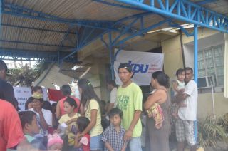 Layanan Kesehatan Tim South East Asian Humanitarian Committee (SEAHUM) di kota Ormoc, Filipina. Minggu, 17/11/13 (foto: PKPU)
