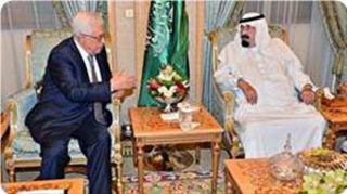 Mahmud Abbas ketika bertemu dengan Raja Saudi Abdullah bin Abdul Aziz 6/8/13