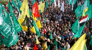 Aksi Massa di Tepi Barat merayakan 25 tahun lahirnya gerakan perlawanan Hamas pada 14/12/12 (foto: bbc)