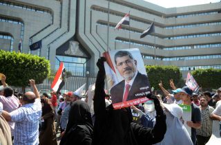 Salah satu demonstrasi mendukung Presiden Mursi (inet)