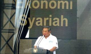 Presiden SBY Mencanangkan Gerakan Ekonomi Syariah (GRES!) di Lapangan Monas, Ahad, 17/11/13 (Foto:metrorvnews.com)