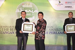 Bank Riau Kepri Syariah Terima Infobank Sharia Finance Awards (foto: bisnis.com)
