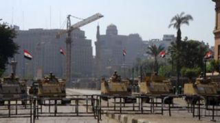 Tank-tank militer ditebarkan di berbagai jalan (egyptwindow)