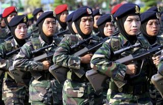 Tentara Wanita Mengenakan Jilbab (inet)