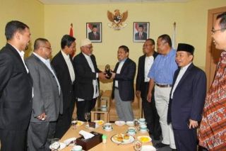 Presiden Parti Islam Se-Malaysia (PAS), Dato’ Seri Abdul Hadi bin Awang bersama Presiden PKS Anis Matta (foto: kabarpks.com)