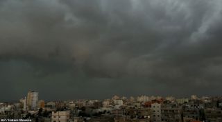 Awan mendung menyelimuti kota Gaza (inet)