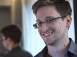 Edward Snowden, mantan staf NSA yang membocorkan dokumen-dokumen rahasia tentang koleksi catatan telepon dan email milik National Security Agency (NSA) AS.