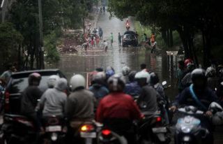 Jl.TB.Simatupang terendam Banjir setinggi 1 M (Foto: detik)
