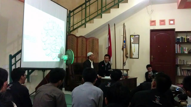 Kajian Islam Kontemporer di asrama Putra PPSDMS Nurul Fikri Regional III Yogyakarta, Sabtu (4/1/2014).  (Foto: Phisca Aditya Rosyady)