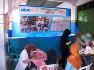 Prosmiling (Program Kesehatan Masyarakat Keliling) PKPU untuk korban banjir Jakarta, Senin,20/1 (Foto: pkpu)