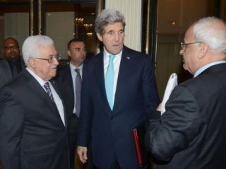 Presiden Abbas dan Menlu Kerry di Paris (aljazeera)