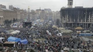 Aksi unjuk rasa di kota Kiev menuntut pengunduran diri Presiden Ukraina (foto: bbc.co.uk)