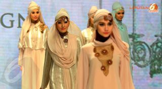 Salah satu rancangan Desainer Muslim yang ditampilkan dalam ajang Indonesia Fashion Week 2014, Jumat (21/2) - Foto: liputan6.com