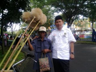 Pak Utay bersama Ust. Salbini, Ketua Fraksi PKS DPRD Kota Tangsel - Foto: Cip