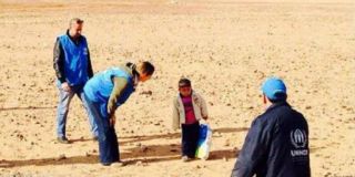 Marwan ditemukan di gurun oleh pekerja UNHCR, Ahad (16/2) - Foto: Kompas.com