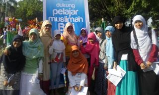 Aksi Solidaritas PII NTB untuk mendukung perjuangan muslimah Bali berjilbab - Foto: suara-islam.com