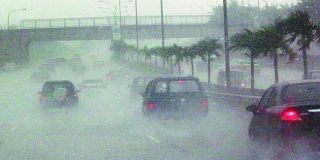 Hujan lebat mengguyur Jakarta - Inet (foto: terasjakarta.com)