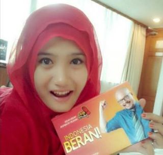 Keterbatasan pendengaran karena menyandang tunarungu tak membuat Siti Nur Lathifah patah semangat mengejar mimpi - Foto: kompas.com