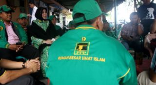 Kader PPP Kampanye dialogis di warkop jurnalis Banda Aceh (foto: Antara)