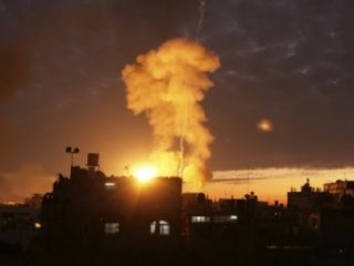 Serangan udara yang dilakukan Israel pada malam hari (paltimes)