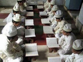 Antusias anak-anak dalam mempelajari Al Quran - Foto: inhusatu.com