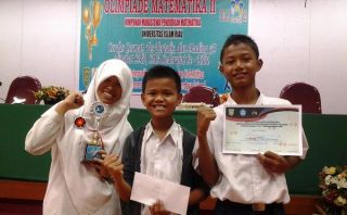 Tim Mading Sekolah Juara Pekanbaru raih Juara I Lomba Mading 3 Dimensi dalam Olimpiade Matematika Ke II, Universitas Islam Riau - Foto: RZ