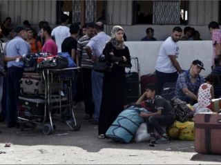 Warga Jalur Gaza yang sulit berkunjung ke Mesir karena penutupan Pintu Rafah (aljazeera)