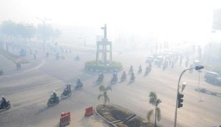 Kabut asap yang menyelimuti Kota Pekanbaru, Riau - Foto: pekanbaru.go.di